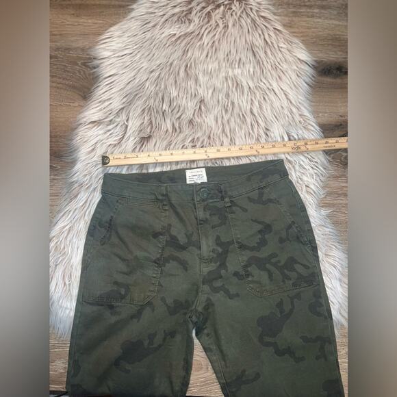 Sanctuary women’s camouflage pants - Picture 8 of 9